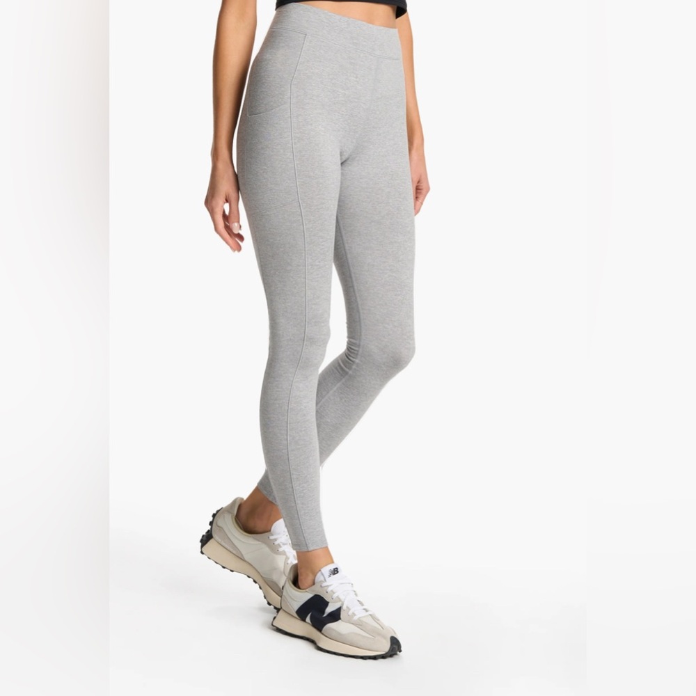 Vuori Leggings with Pockets!!